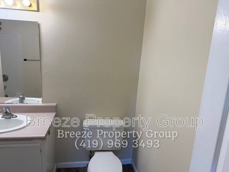 Apartment for rent at 616 Hope St, Lima, OH 45804