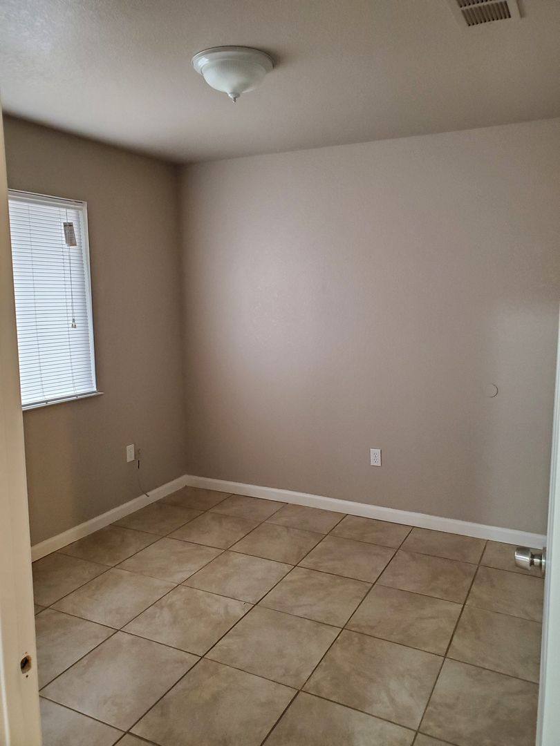 Apartment for rent at 668 Anchor Ave, Orange Cove, CA 93646