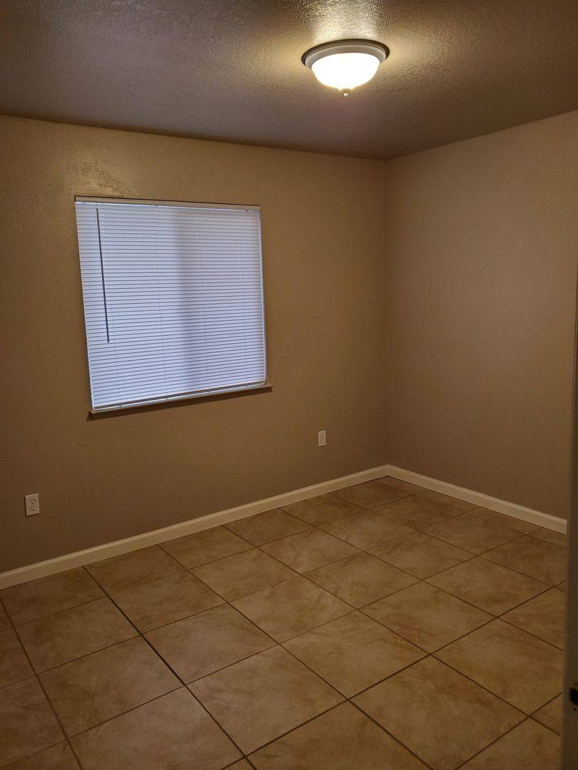 Apartment for rent at 668 Anchor Ave, Orange Cove, CA 93646