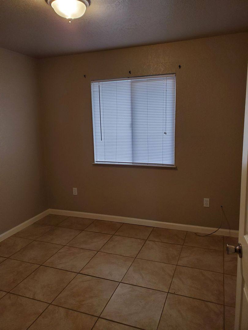 Apartment for rent at 668 Anchor Ave, Orange Cove, CA 93646