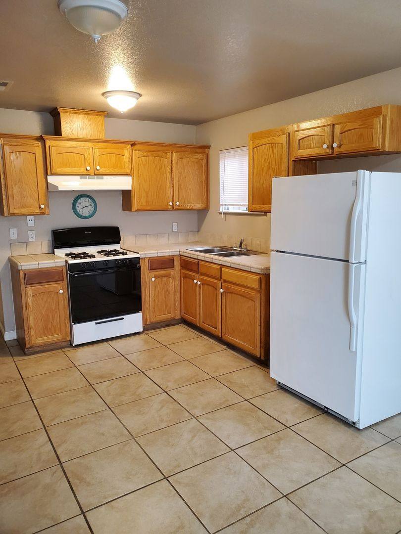 Apartment for rent at 668 Anchor Ave, Orange Cove, CA 93646