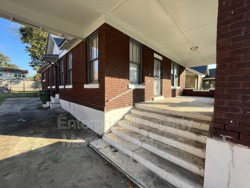 House for rent at 836 Maury St, Memphis, TN 38107