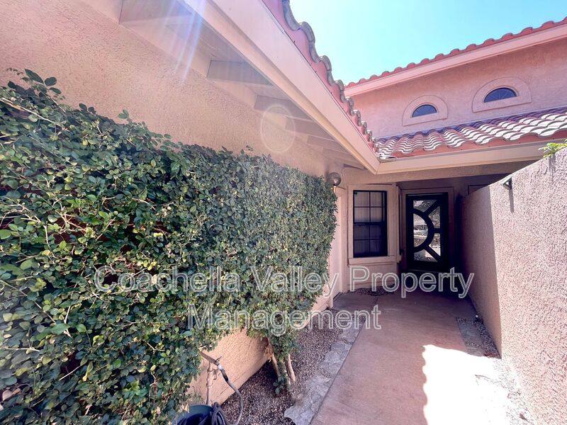 House for rent at 41469 Woodhaven Dr W, Palm Desert, CA 92211