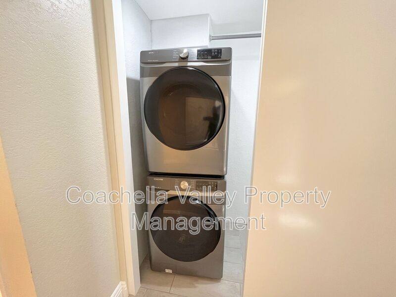 House for rent at 41469 Woodhaven Dr W, Palm Desert, CA 92211