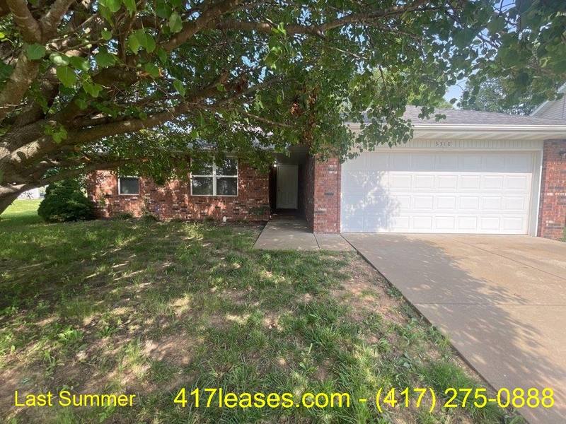 House for rent at 3318 S Valley View Dr, Springfield, MO 65807