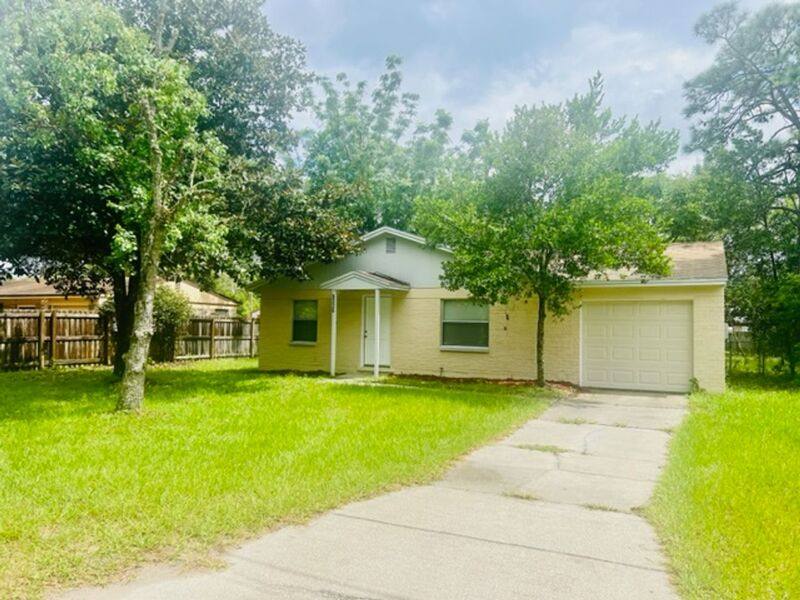 House for rent at 8326 Walden Rd E, Jacksonville, FL 32244
