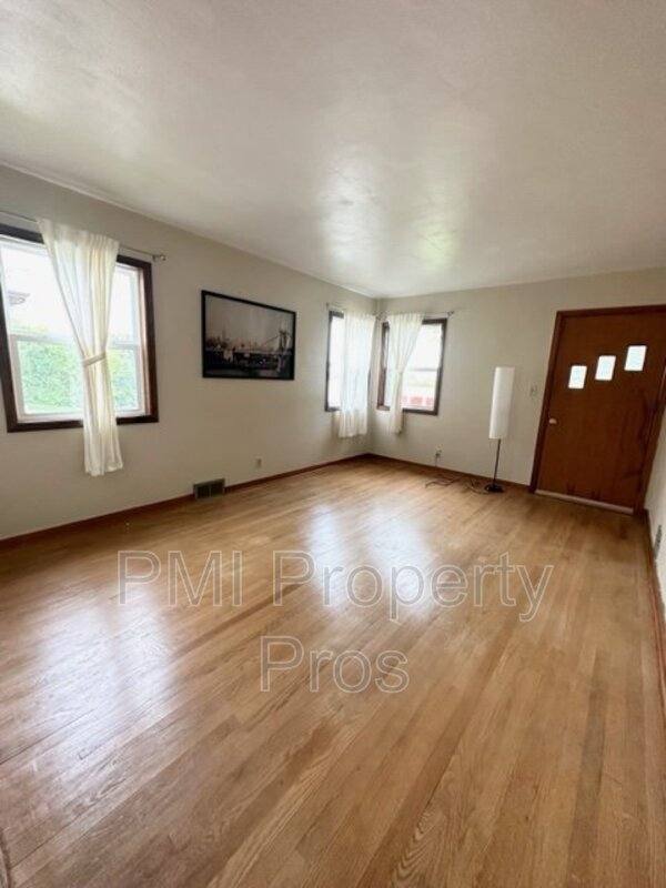 House for rent at 8573 N Granville Rd, Milwaukee, WI 53224