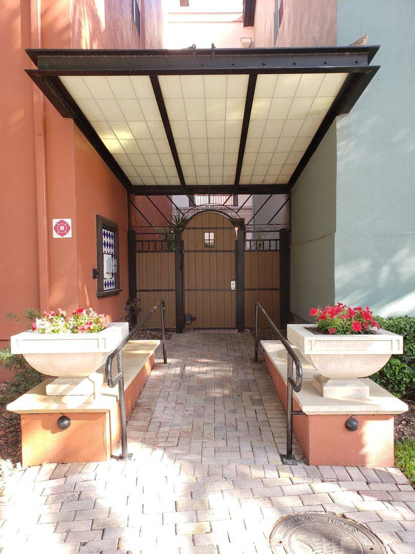 Condo for rent at 402 S Armenia Ave, Tampa, FL 33609