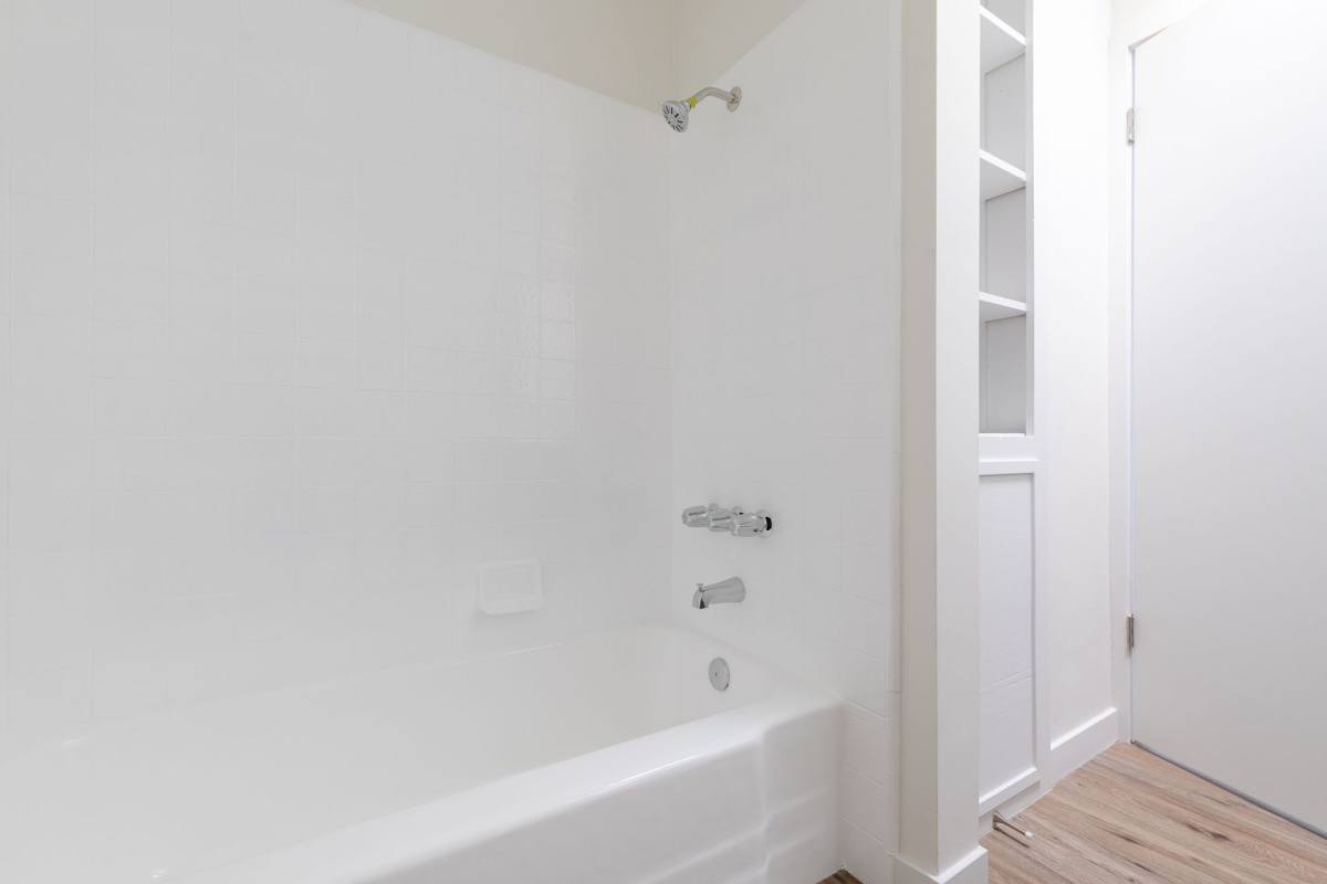 Apartment for rent at 410 & 414 Manhattan Place, Los Angeles, CA 90020