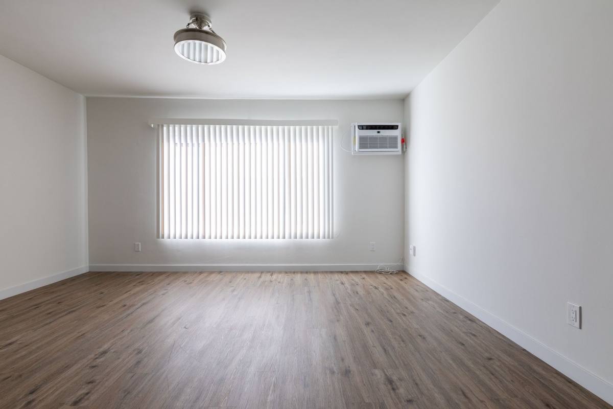 Apartment for rent at 410 & 414 Manhattan Place, Los Angeles, CA 90020