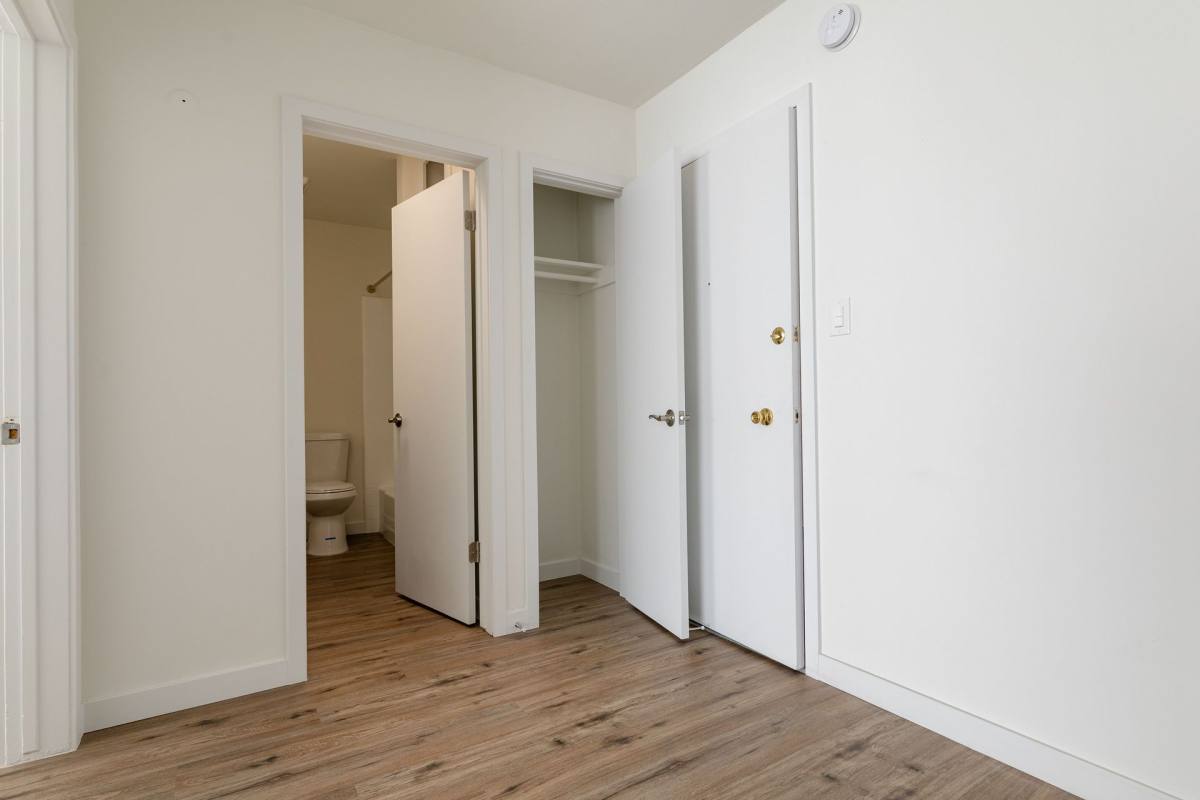 Apartment for rent at 410 & 414 Manhattan Place, Los Angeles, CA 90020