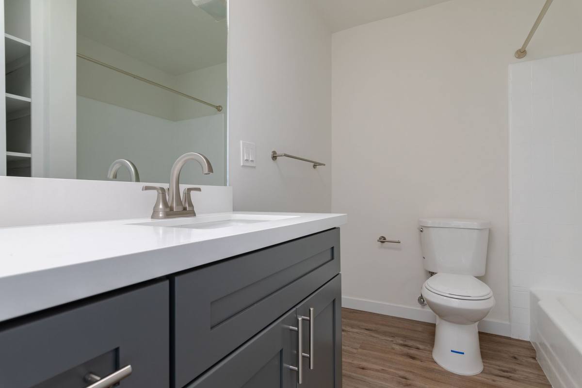 Apartment for rent at 410 & 414 Manhattan Place, Los Angeles, CA 90020