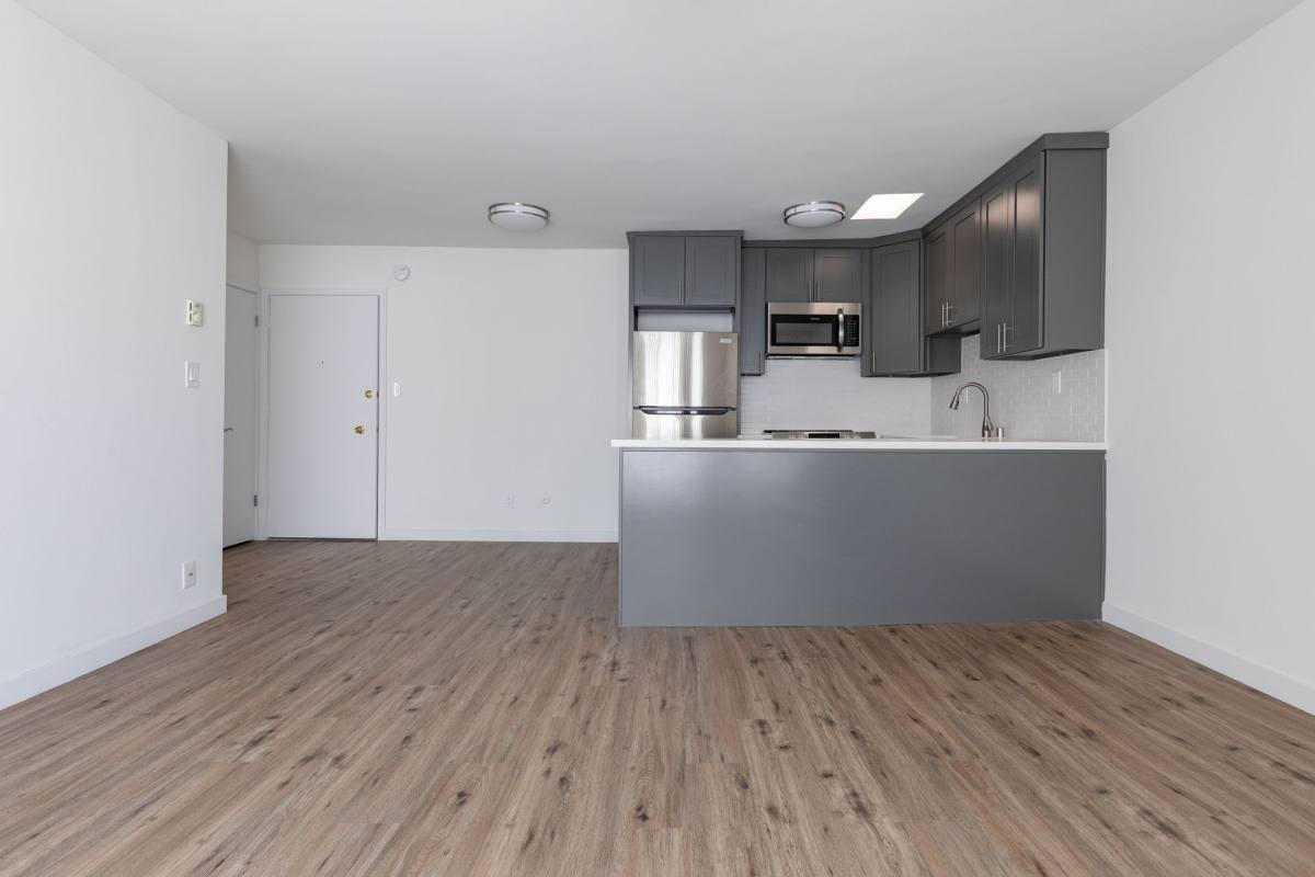Apartment for rent at 410 & 414 Manhattan Place, Los Angeles, CA 90020