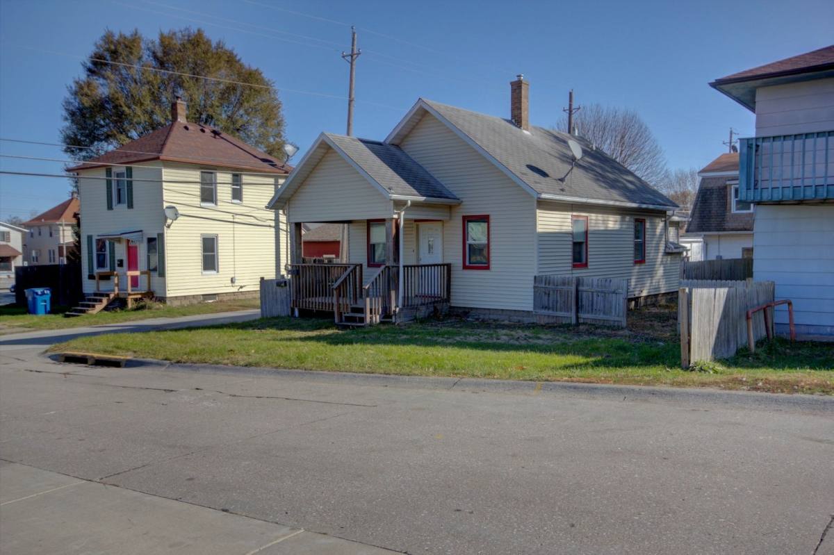 Apartment for rent at 123 3rd St, Silvis, IL 61282