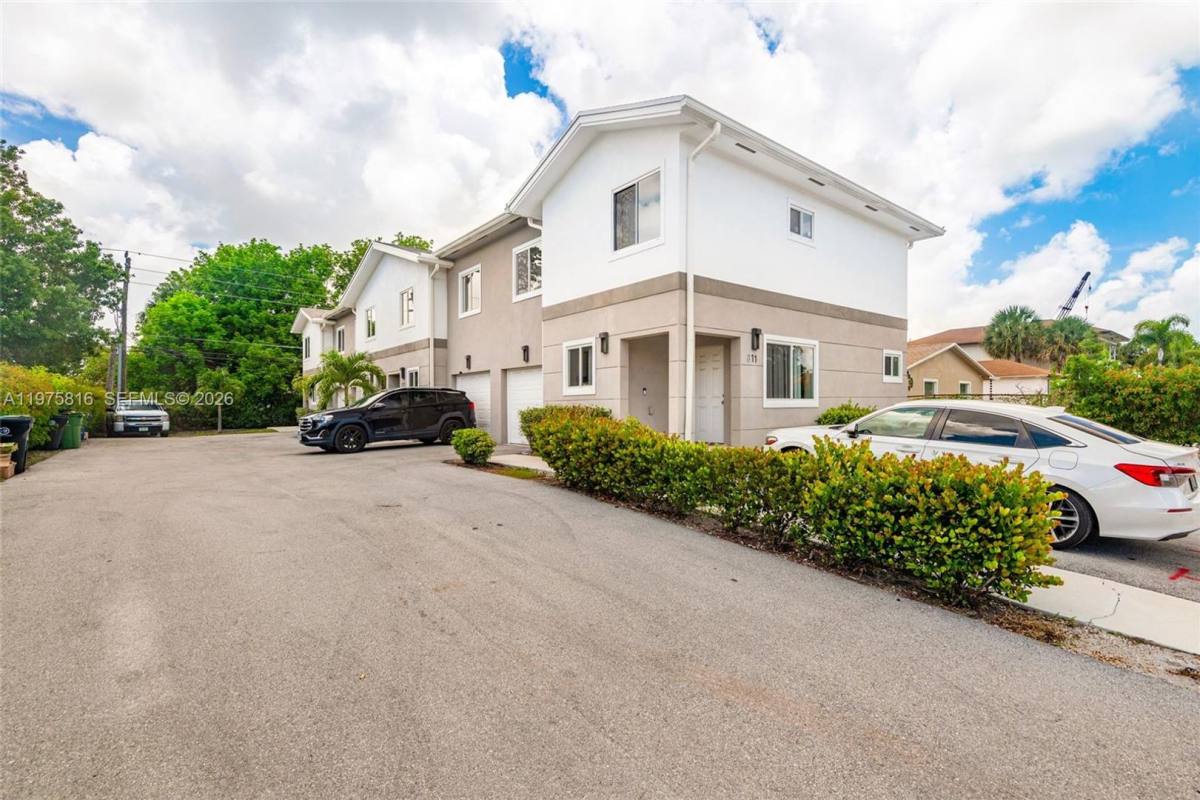 Townhouse for rent at 813 NW 3rd Ave, Fort Lauderdale, FL 33311