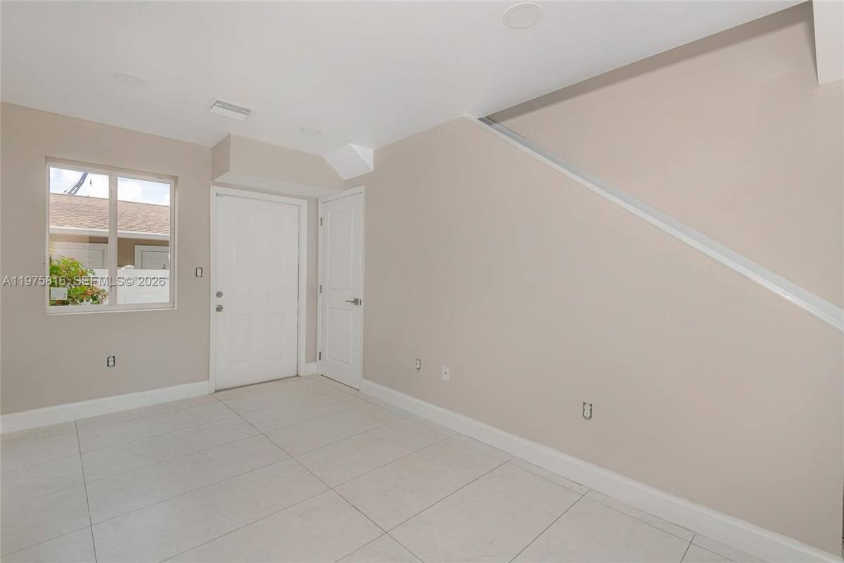 Townhouse for rent at 813 NW 3rd Ave, Fort Lauderdale, FL 33311