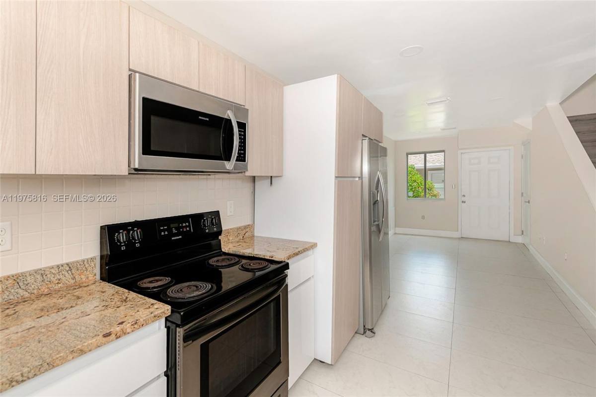 Townhouse for rent at 813 NW 3rd Ave, Fort Lauderdale, FL 33311