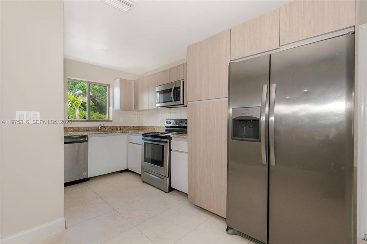 Townhouse for rent at 813 NW 3rd Ave, Fort Lauderdale, FL 33311