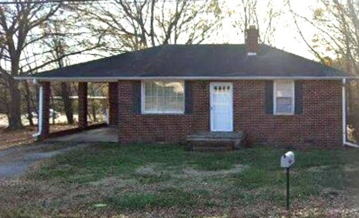 House for rent at 1220 E Main St, Duncan, SC 29334