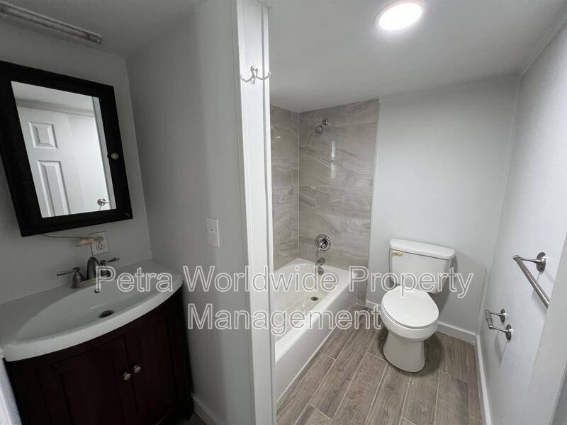 Apartment for rent at 611 E Plymouth Ave #2, Deland, FL 32724