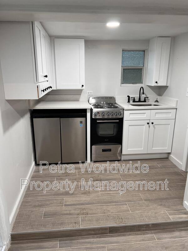 Apartment for rent at 611 E Plymouth Ave #2, Deland, FL 32724