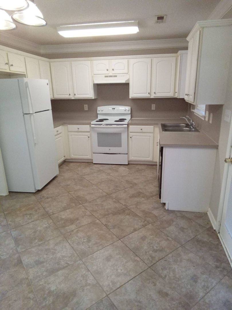 House for rent at 738 Ablow Dr, Matthews, NC 28105