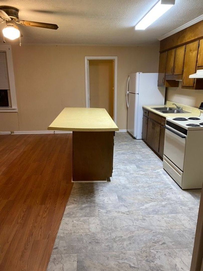 Apartment for rent at 220 E Main St, Statesboro, GA 30458