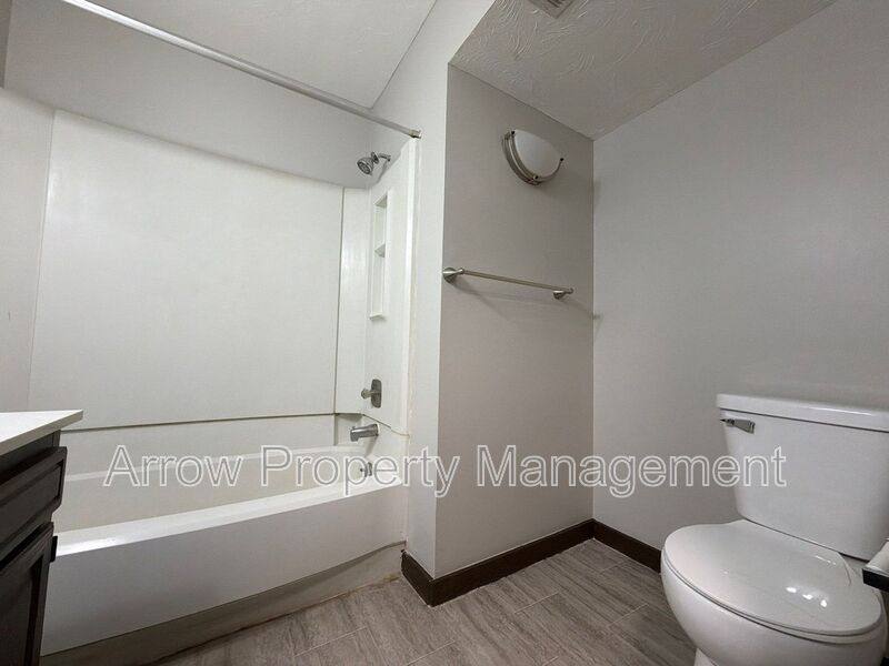 Apartment for rent at 2400 R St #3, Lincoln, NE 68503