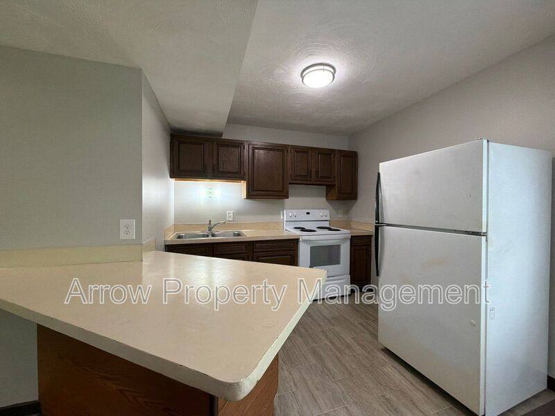 Apartment for rent at 2400 R St #3, Lincoln, NE 68503