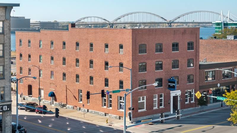 Apartment for rent at 225 E 2nd St #202, Davenport, IA 52801