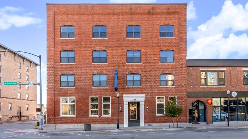 Apartment for rent at 225 E 2nd St #202, Davenport, IA 52801