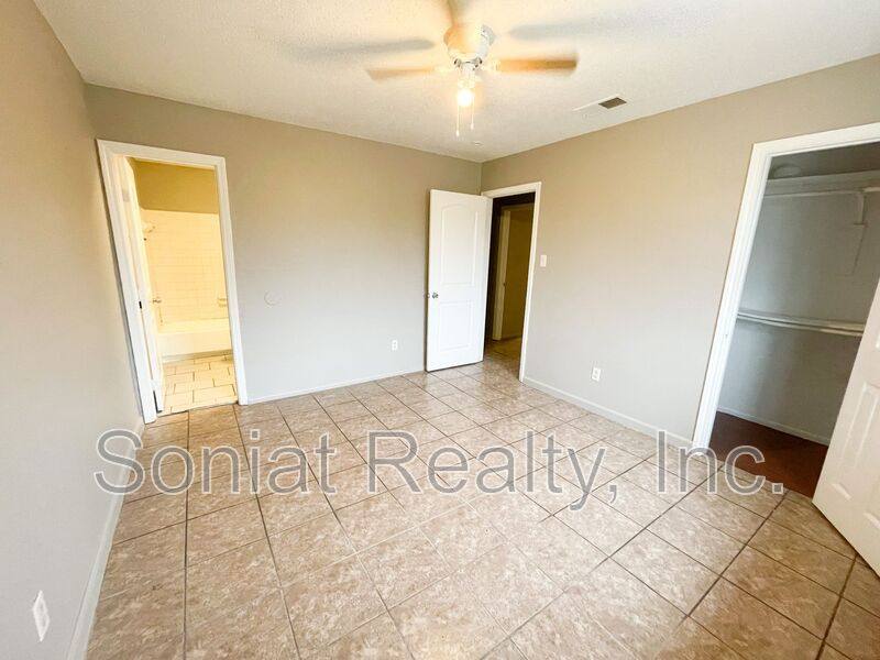 Apartment for rent at 15514 Dwyer Blvd, New Orleans, LA 70129
