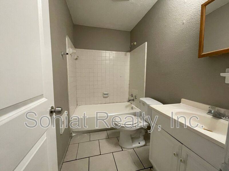 Apartment for rent at 15514 Dwyer Blvd, New Orleans, LA 70129