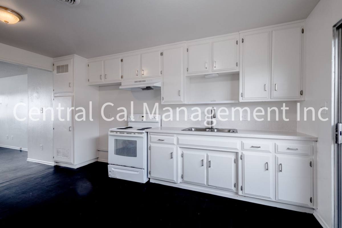 Apartment for rent at 932 Day Ave, Bakersfield, CA 93308
