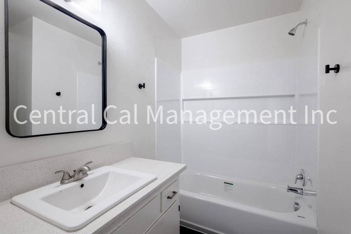 Apartment for rent at 932 Day Ave, Bakersfield, CA 93308