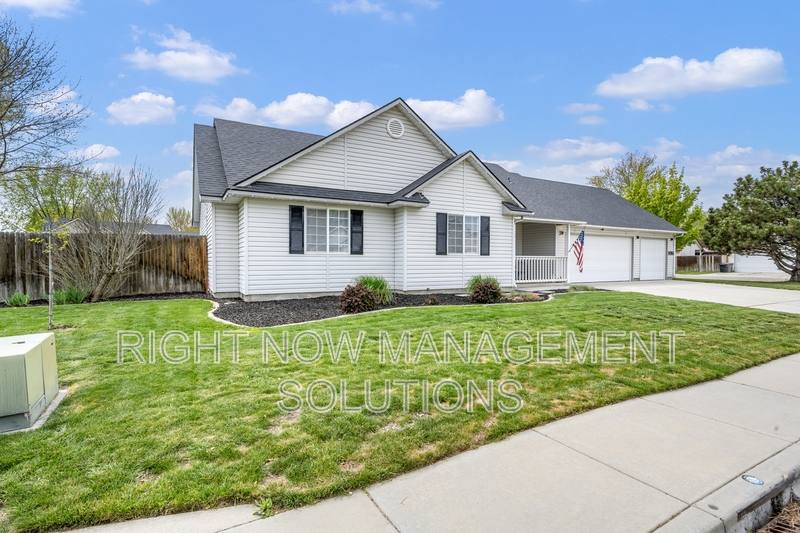 House for rent at 10563 W Stonecrop Dr, Star, ID 83669