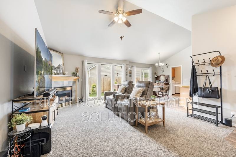 House for rent at 10563 W Stonecrop Dr, Star, ID 83669