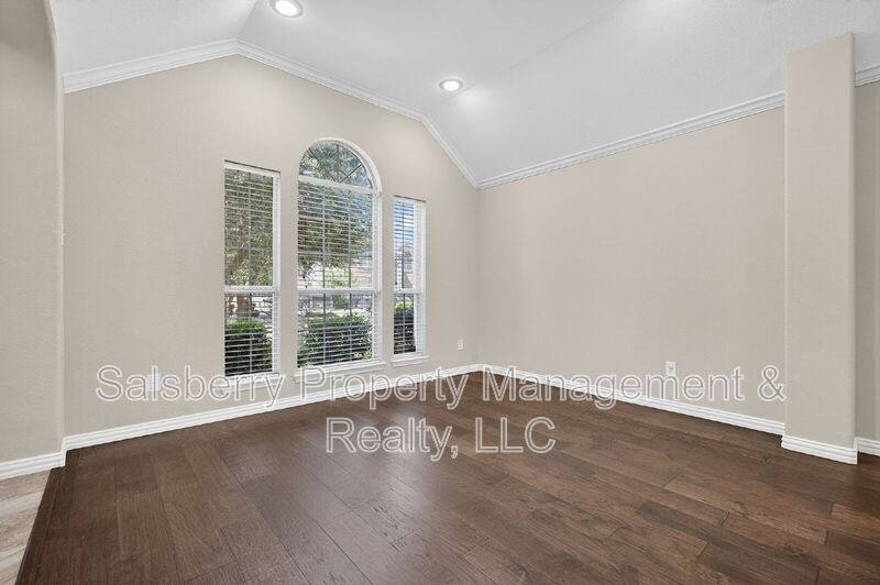 House for rent at 4353 Mountain Crest Dr, Fort Worth, TX 76123