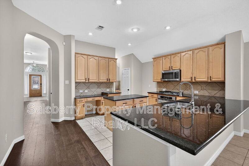 House for rent at 4353 Mountain Crest Dr, Fort Worth, TX 76123
