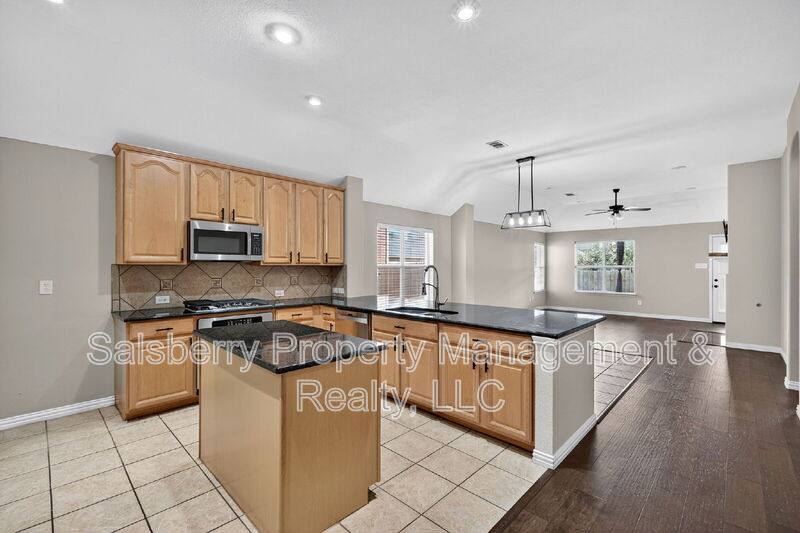 House for rent at 4353 Mountain Crest Dr, Fort Worth, TX 76123