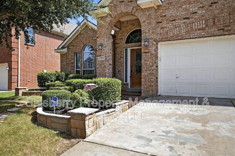 House for rent at 4353 Mountain Crest Dr, Fort Worth, TX 76123