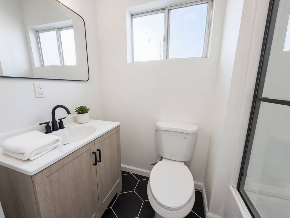 Townhouse for rent at 1109 Exposition Blvd, Los Angeles, CA 90007