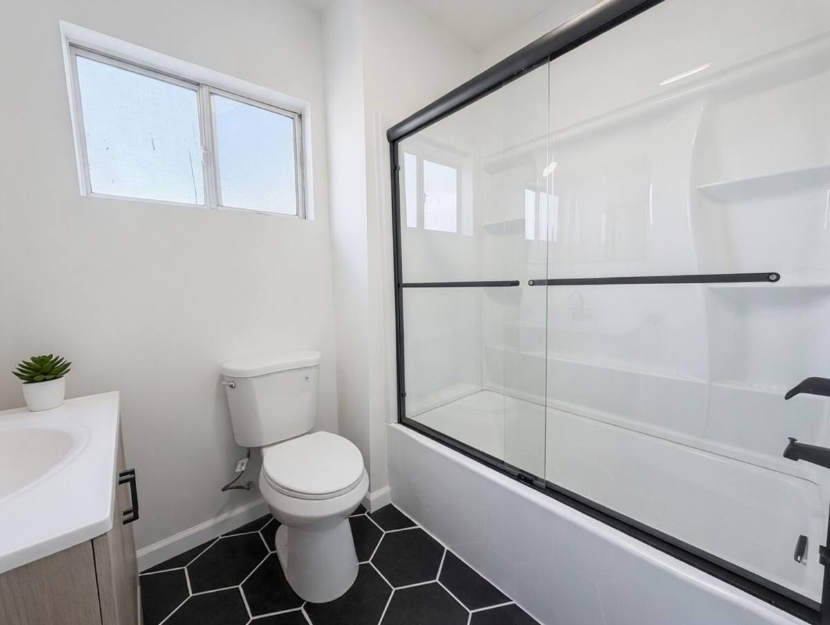 Townhouse for rent at 1109 Exposition Blvd, Los Angeles, CA 90007