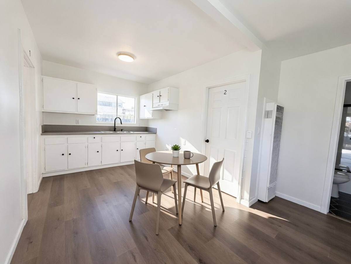 Townhouse for rent at 1109 Exposition Blvd, Los Angeles, CA 90007