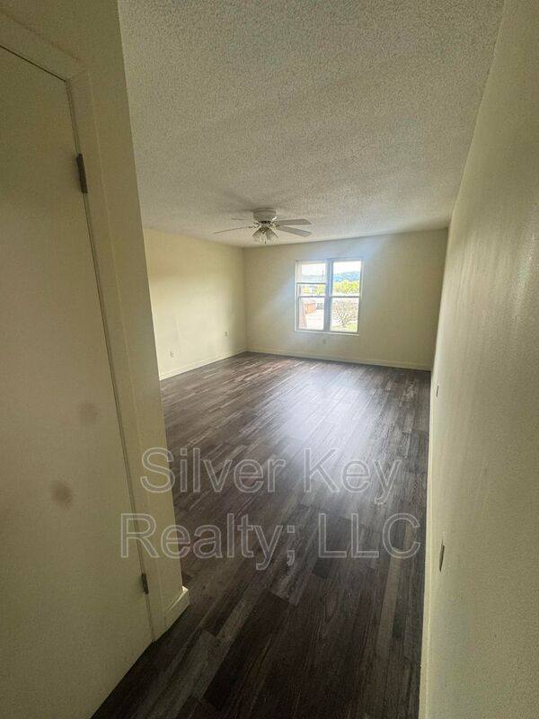 Apartment for rent at 114 Old Athens Pike #2F, Sweetwater, TN 37874