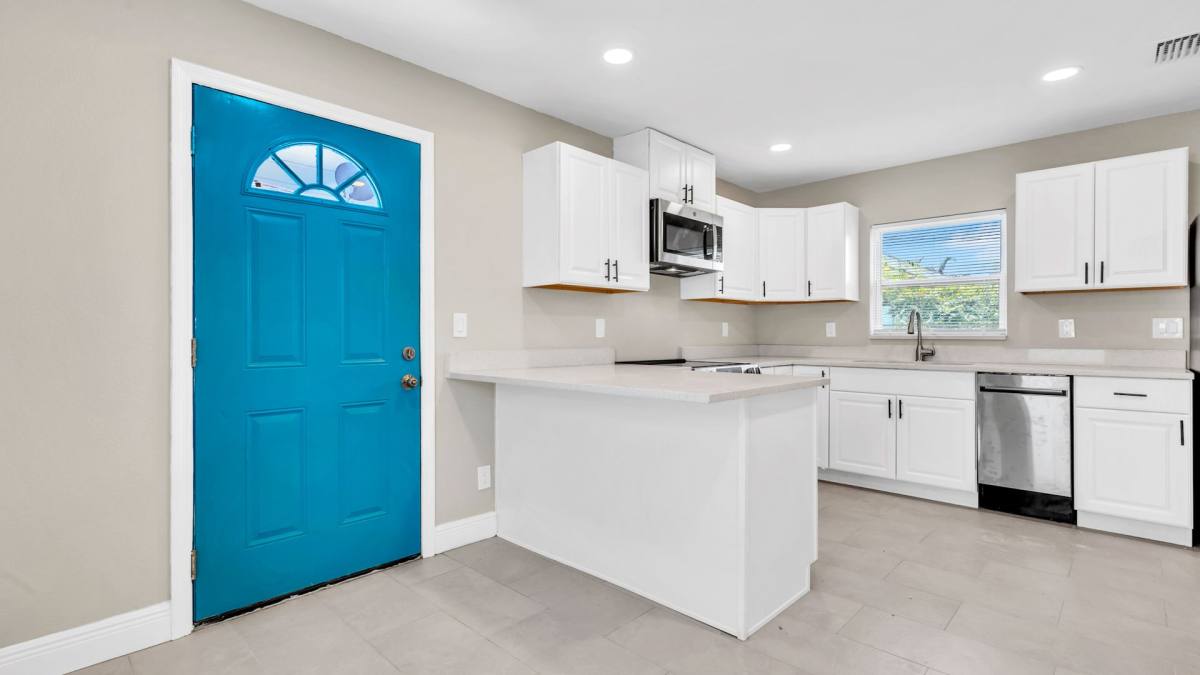 House for rent at 2651 1 2 2nd Ave S, Saint Petersburg, FL 33712
