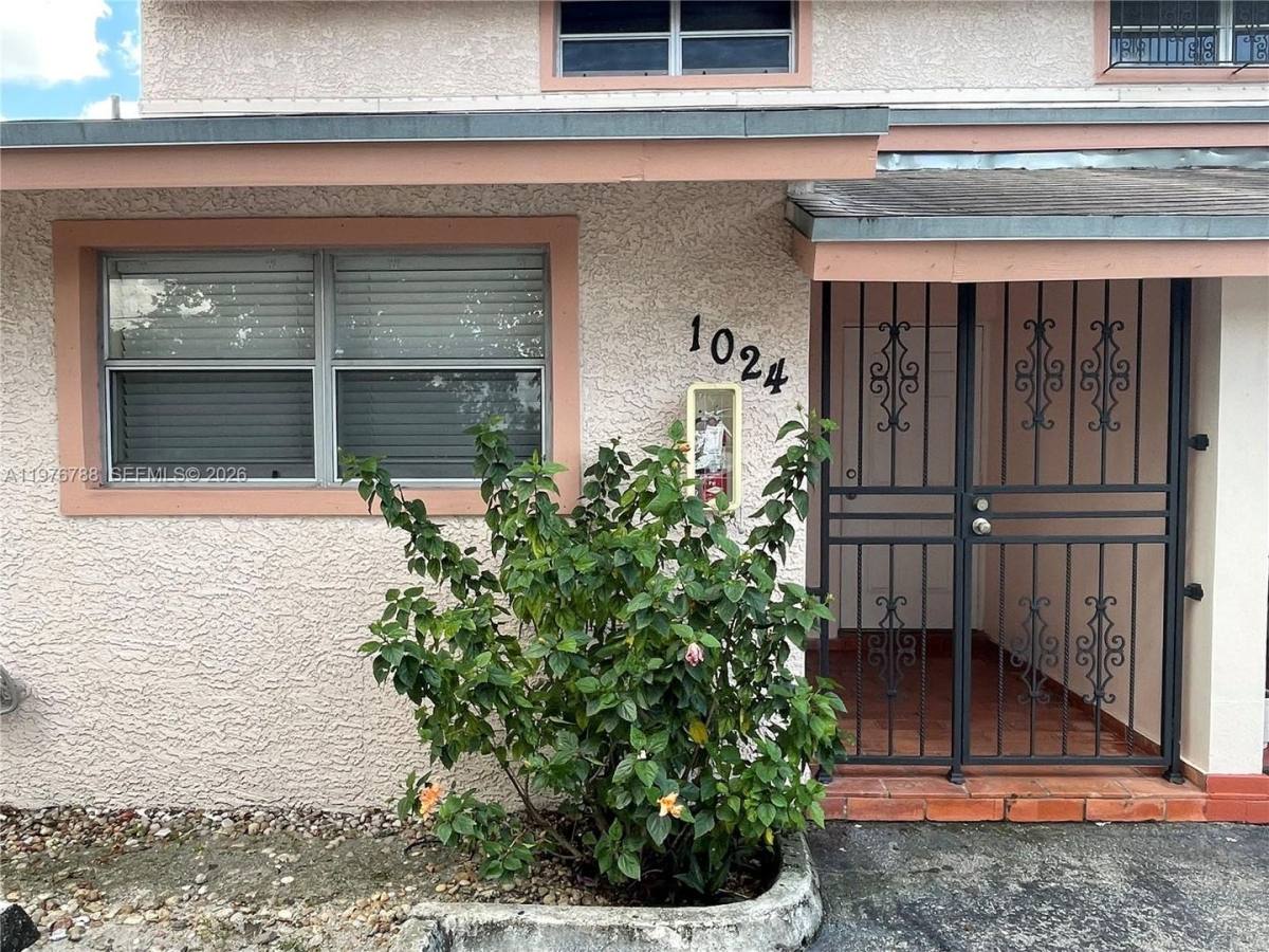 Condo for rent at 1024 W 79th St, Hialeah, FL 33014