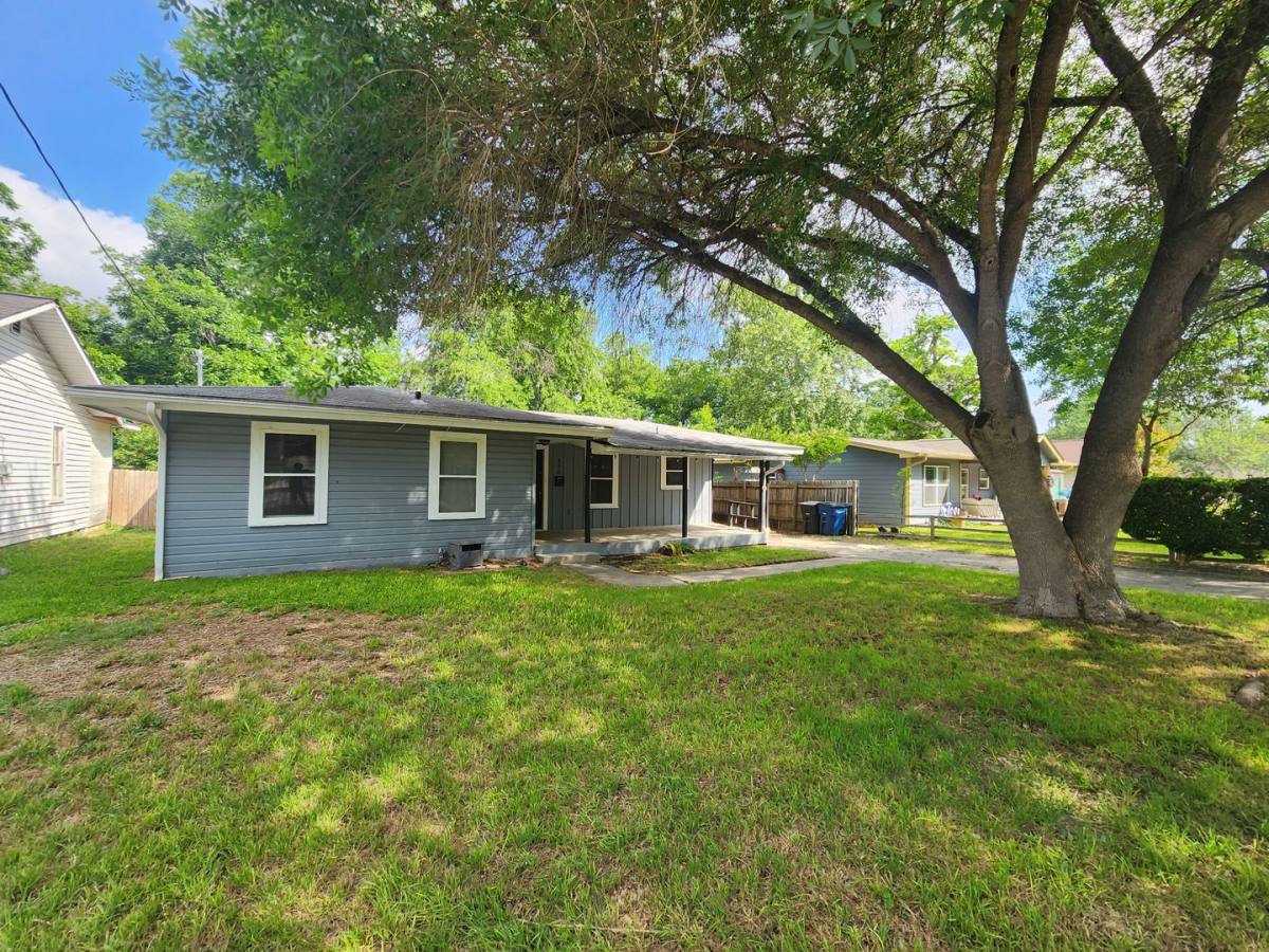 House for rent at 554 Lee St, New Braunfels, TX 78130