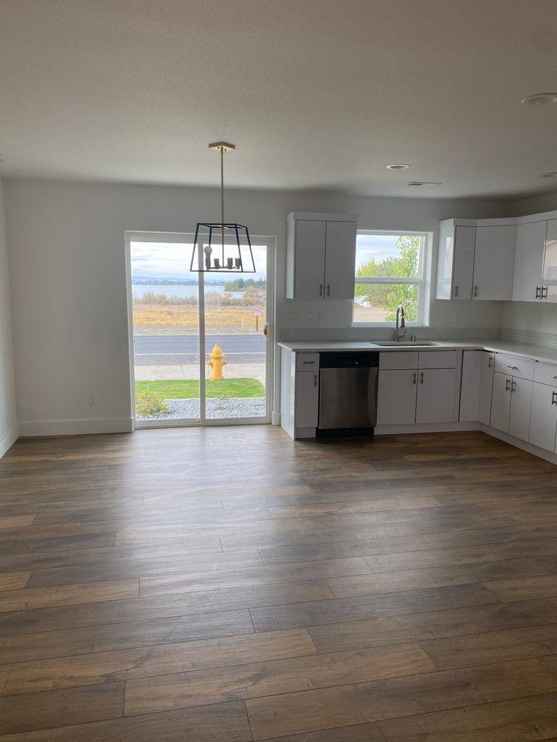 Apartment for rent at 2737 W Marina Dr, Moses Lake, WA 98837