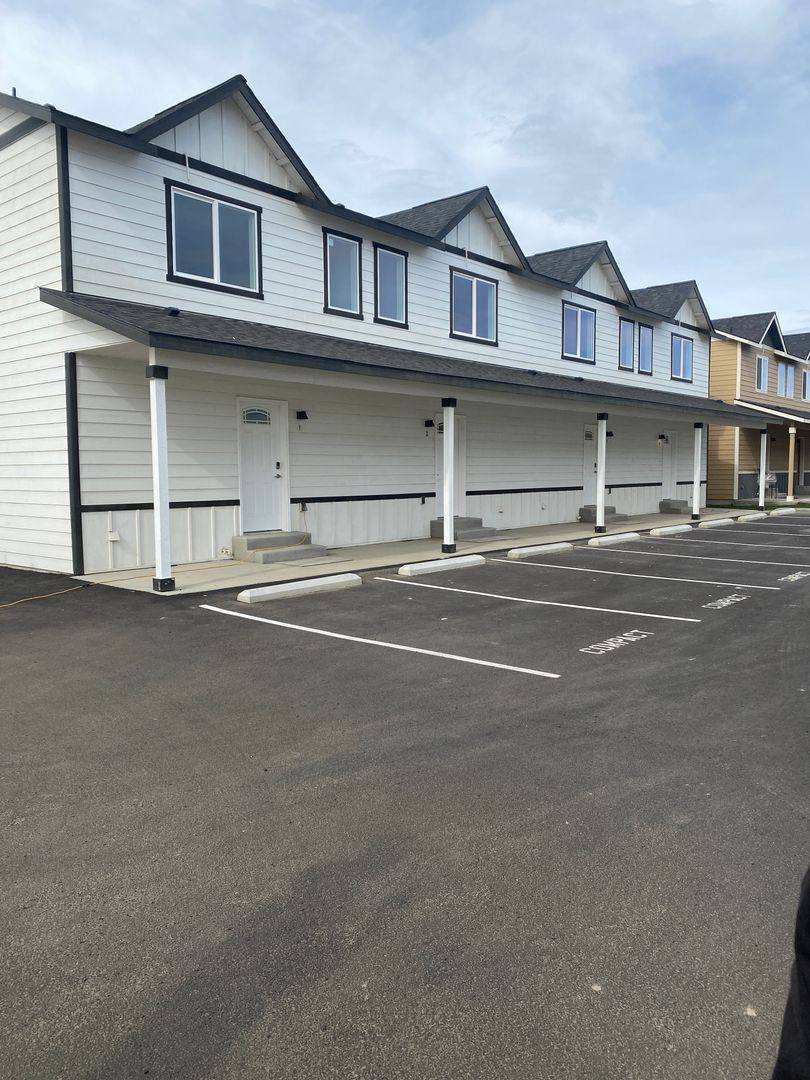 Apartment for rent at 2737 W Marina Dr, Moses Lake, WA 98837
